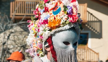 Il Carnevale di Roisan: un viaggio tradizionale nel cuore della Coumba Freide