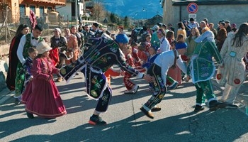 Il Carnevale di Roisan: un viaggio tradizionale nel cuore della Coumba Freide